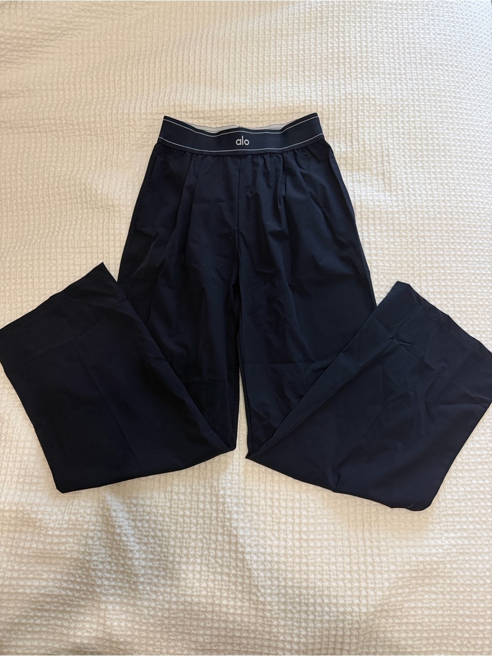 Alo Women’s Black Athletic Pants - Comfortable Activewear